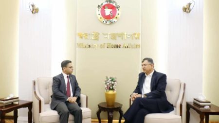 স্বরাষ্ট্রমন্ত্রীর সঙ্গে ভারতীয় হাইকমিশনারের বৈঠক ভারতীয় হাইকমিশনারের