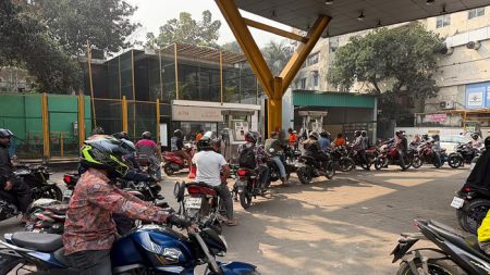 রাইড শেয়ারের মোটরসাইকেল দিনে তেল পাবে ৫ লিটার Motrcycel