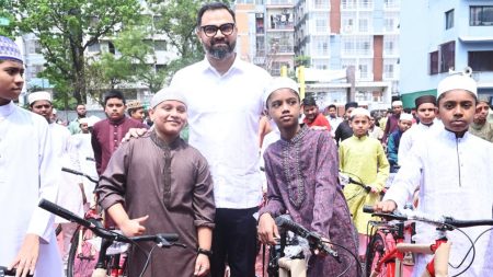 পাঁচ ওয়াক্ত নামাজ আদায়কারী কিশোরদের সাইকেল উপহার ক্রীড়া প্রতিমন্ত্রীর ক্রীড়া প্রতিমন্ত্রী