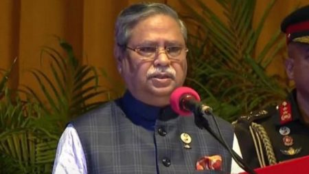 সংসদে রাষ্ট্রপতিকে ভাষণদানে বিরত রাখতে প্রধানমন্ত্রীকে চিঠি President