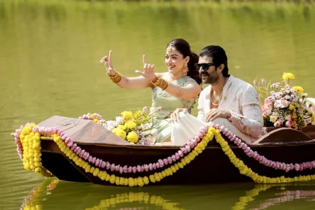 পূজা দিতে গিয়ে বিপাকে বিজয়-রাশমিকা বিজয়-রাশমিকা