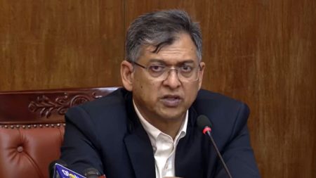 ঈদের আগে পোশাক কারখানাকে বেতন-ভাতা পরিশোধ করতে বলা হয়েছে : স্বরাষ্ট্রমন্ত্রী স্বরাষ্ট্রমন্ত্রী
