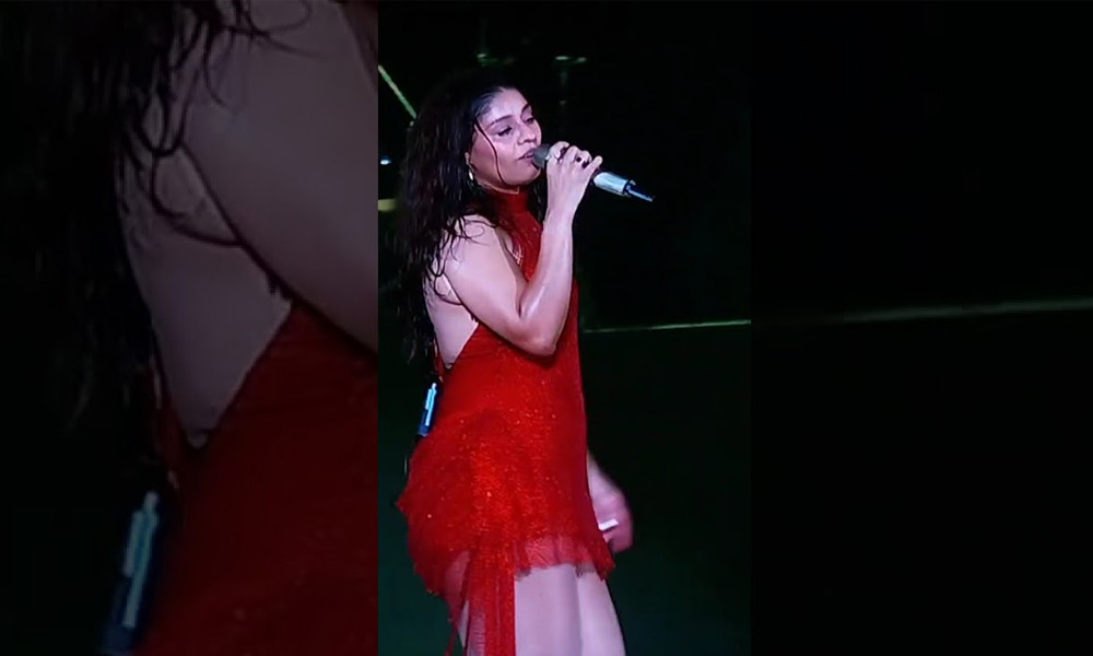 এবার পোশাক বিতর্কে সুনিধি, ফের ট্রলিংয়ের শিকার গায়িকা এবার পোশাক বিতর্কে সুনিধি, ফের ট্রলিংয়ের শিকার গায়িকা