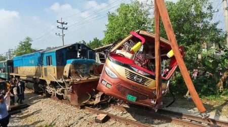এবারের ঈদ যাত্রায় গত ১০ দিনে সড়ক দুর্ঘটনায় ২৭৪ জনের মৃত্যু Truck