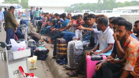 ভিসার মেয়াদ শেষ হওয়া প্রবাসীদের জন্য হটলাইন চালু : প্রবাসীকল্যাণ মন্ত্রী প্রবাসীকল্যাণ মন্ত্রী
