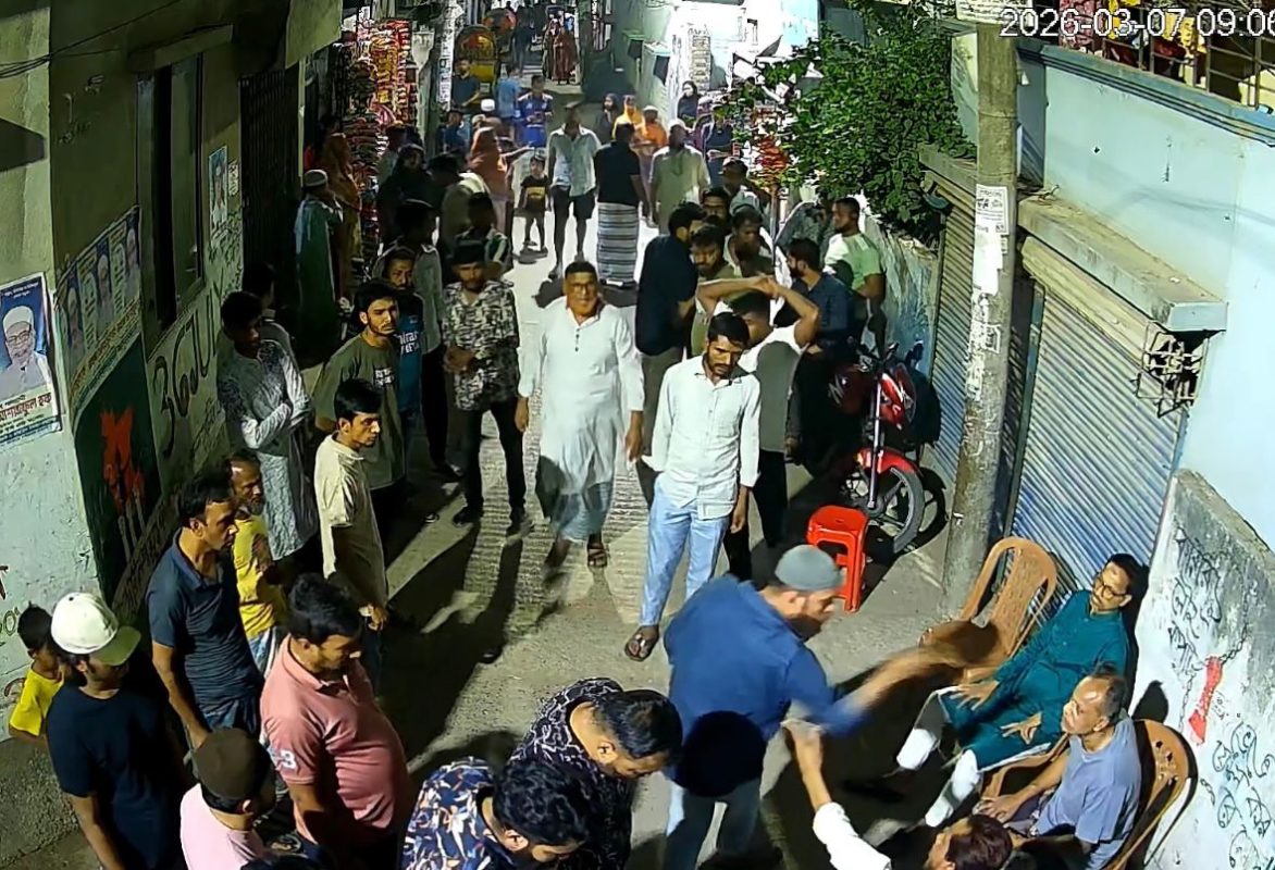 নিকুঞ্জে সংবাদ প্রকাশের জেরে সাংবাদিক জাহিদ ইকবালকে ঘিরে মব, হুমকির অভিযোগ