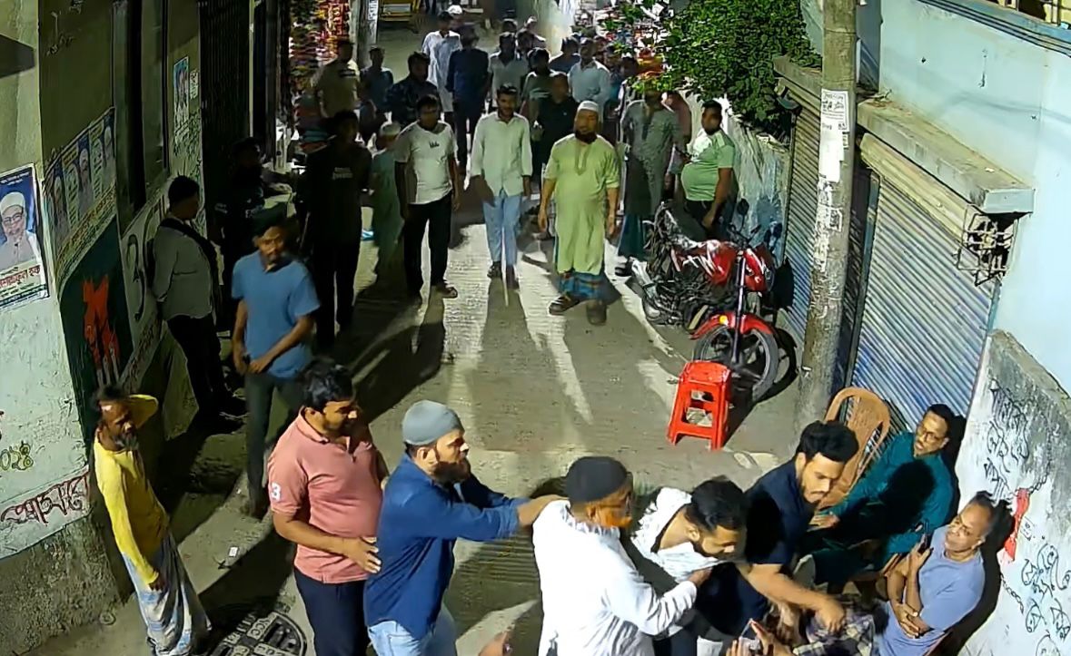 নিকুঞ্জে সংবাদ প্রকাশের জেরে সাংবাদিক জাহিদ ইকবালকে ঘিরে মব, হুমকির অভিযোগ