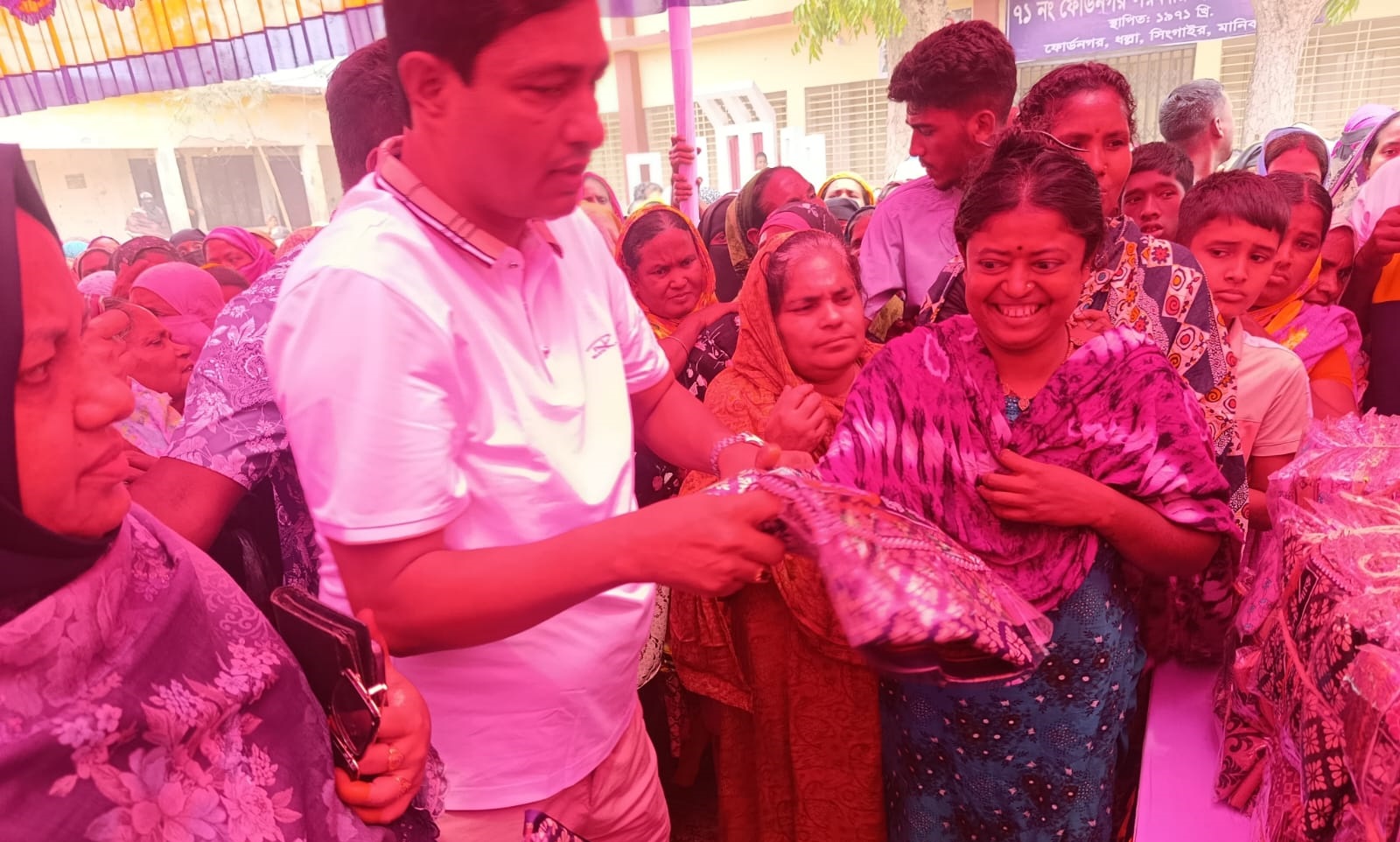 ঈদ বস্ত্র বিতরণ