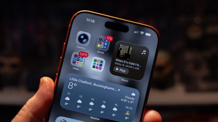 Apple iPhone 18 Pro Max May Arrive With Familiar Display as Rivals Explore Larger Screens apple iphone 18 pro max