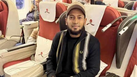 দেশে ফিরছেন