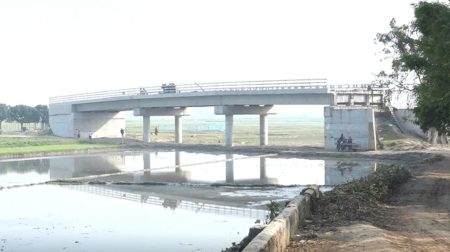 ৭ কোটি টাকার সেতুতে উপকার হয়নি একজনেরও! Bridge
