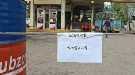 জ্বালানি সংকটে পাম্পে তালা, খুচরায় লিটার ৩৫০ টাকা পাম্পে তালা