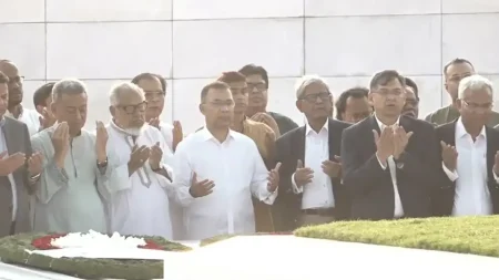 জিয়াউর রহমান ও খালেদা জিয়ার সমাধিতে তারেক রহমানের শ্রদ্ধা শ্রদ্ধা
