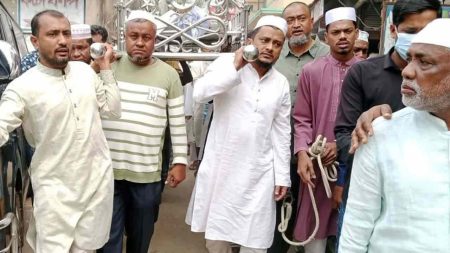 হাতকড়া নিয়ে বাবার জানাজায় যুবলীগ নেতা ফেনী