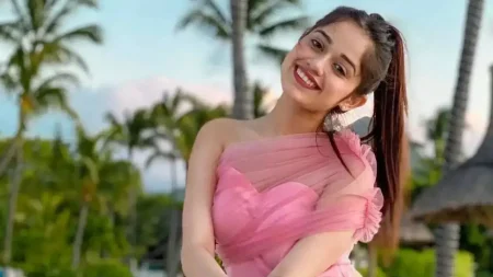 ২১ বছর বয়সেই ৩০০ কোটির মালিক অভিনেত্রী, আয়ের উৎস কী? জান্নাত জুবের রহমানি