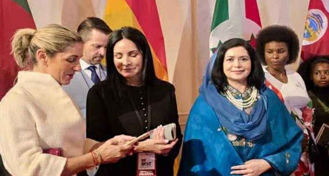 মেলানিয়া ট্রাম্পসহ বিভিন্ন দেশের ফার্স্ট লেডিদের সঙ্গে জুবাইদা রহমানের সাক্ষাৎ মেলানিয়া ট্রাম্পসহ বিভিন্ন দেশের ফার্স্ট লেডিদের সঙ্গে জুবাইদা রহমানের সাক্ষাৎ