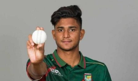 নাহিদ রানা ঝড়ে লণ্ডভণ্ড পাকিস্তান, উইকেট নয় বরং বোলারের প্রশংসায় পঞ্চমুখ কোচ মাইক নাহিদ রানা