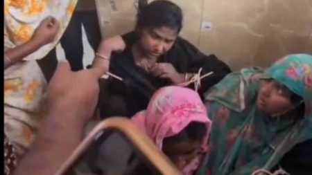 রূপগঞ্জে চুরির অপবাদে তিন নারীকে বেঁধে নির্যাতন স্বর্ণের চেইন চুরি