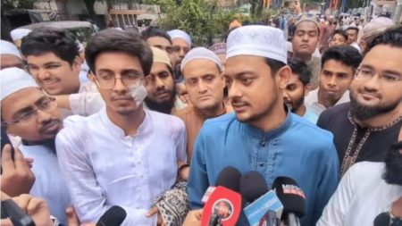 রাষ্ট্রপতির অভিশংসন দাবি, না হলে আন্দোলনের হুঁশিয়ারি নাসীরুদ্দীন পাটওয়ারীর নাসীরুদ্দীন পাটওয়ারী
