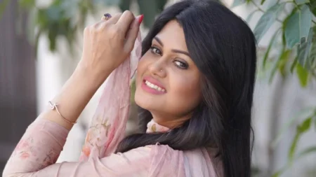 নিউ মার্কেটে নায়িকার আইফোন চুরি আইফোন চুরি