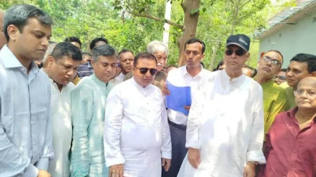 হঠাৎ করে তেলের চাহিদা বেড়ে যাওয়ার মধ্যে দুর্নীতি আছে : জ্বালানিমন্ত্রী জ্বালানিমন্ত্রী