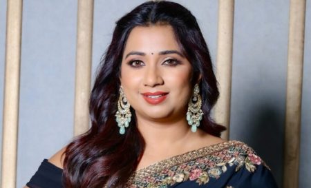 কড়া বার্তা দিয়ে নতুন সিদ্ধান্তের কথা জানালেন শ্রেয়া ঘোষাল শ্রেয়া ঘোষাল