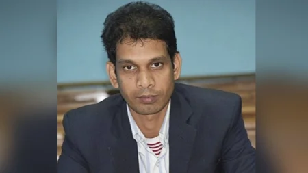 রাতে ছাত্রীদের মেসেজ ‘প্লিজ কথা বলো’, শিক্ষক বললেন হ্যাকার করেছে শিক্ষক