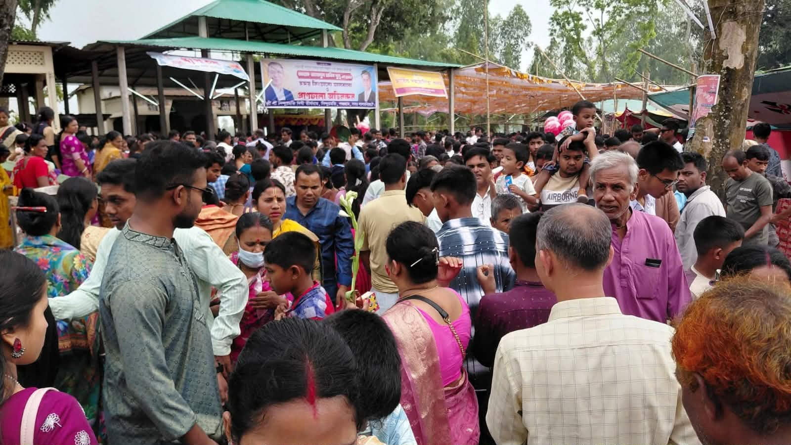 লালমনিরহাটে ঐতিহাসিক সিন্দুরমতি তীর্থধাম মেলায় তীর্থযাত্রীদের ঢল লালমনিরহাটে ঐতিহাসিক সিন্দুরমতি তীর্থধাম মেলায় তীর্থযাত্রীদের ঢল