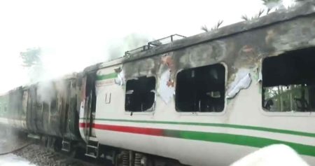 চট্টগ্রামের ভাটিয়ারীতে চট্টলা এক্সপ্রেস ট্রেনের ইঞ্জিনে অগ্নিকাণ্ড অগ্নিকাণ্ড