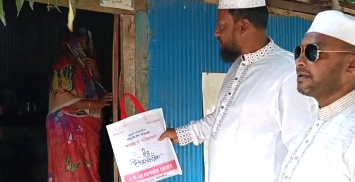 কুয়াকাটায় বাড়ি বাড়ি ঈদ উপহার পৌঁছে দিলেন যুবদল নেতা