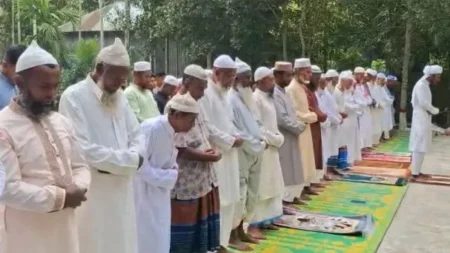 সৌদি আরবের সঙ্গে মিল রেখে ফরিদপুরের ১২ গ্রামে ঈদের জামাত জামাত অনুষ্ঠিত
