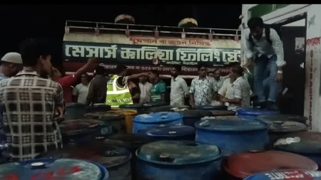নড়াইলে ৭৪০০ লিটার ডিজেল জব্দ ডিজেল জব্দ