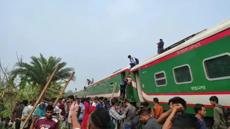 ট্রেনের ৯ বগি লাইনচ্যুত, অনুসন্ধানে চার সদস্যের তদন্ত কমিটি তদন্ত কমিটি