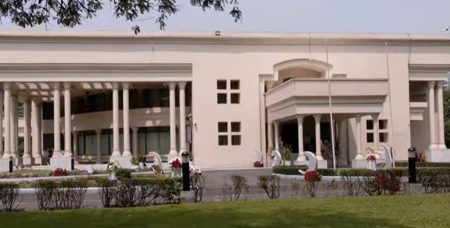 রাষ্ট্রীয় বাসভবন যমুনায় উঠছেন না তারেক রহমান, থাকছেন নিজ বাড়িতে তারেক