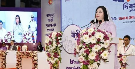 ‘নারীরা এগিয়ে গেলে দেশও এগিয়ে যায়’ নারী