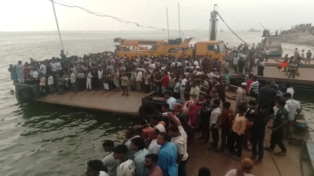 পদ্মায় বাস ডুবার