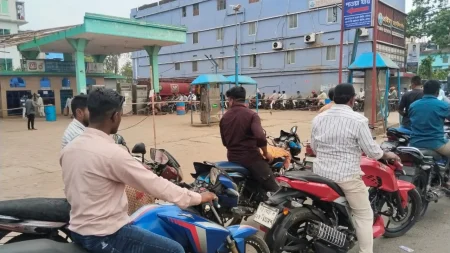 পাম্পে তেল