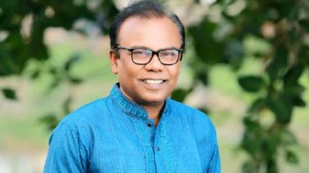 গুলশান হাসপাতাল থেকে বাড়ি ফিরলেন ফজলুর রহমান বাবু বাবু