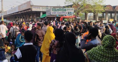 মহাখালী বাস টার্মিনালে ঈদের ভিড়, টিকিট পাচ্ছেন না ঘরমুখো মানুষ বাস