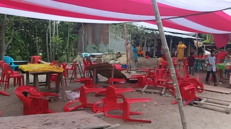বিয়েবাড়িতে ‘গেটের টাকা’ নিয়ে সংঘর্ষ, রণক্ষেত্র পটুয়াখালী বিয়েবাড়িতে ‘গেটের টাকা’