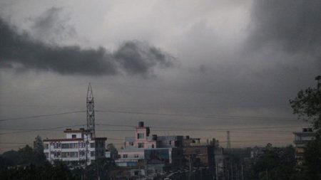 মেঘলা থাকবে ঢাকার আকাশ