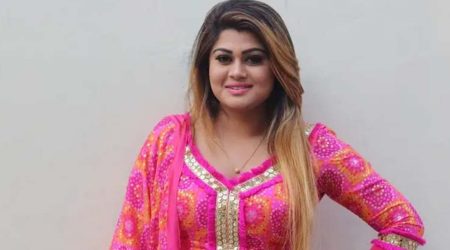 নিউ মার্কেটে ঈদের শপিংয়ের সময় আইফোন চুরি হলো নায়িকা মৌমিতা মৌর মৌমিতা