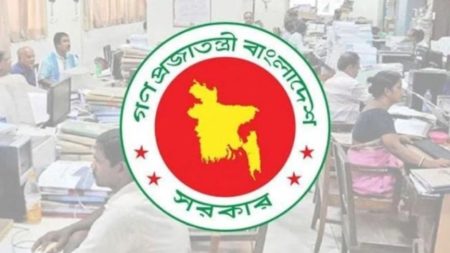 শেষ কর্মদিবস আজ, টানা ৭ দিনের ছুটি সরকারি চাকরিজীবীদের ছুটিতে যাচ্ছেন সরকারি কর্মচারীরা