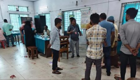 গোপালগঞ্জে উপজেলা স্বাস্থ্য কমপ্লেক্সে ঢুকে ভর্তি রোগীকে কুপিয়ে জখম স্বাস্থ্য কমপ্লেক্স