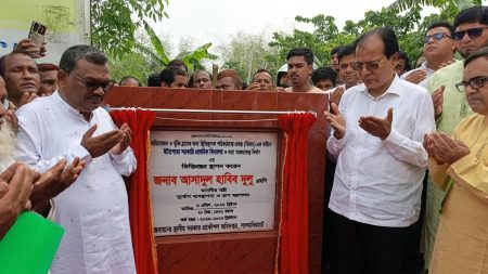 লালমনিরহাটে বন্যা আশ্রয়কেন্দ্রের ভিত্তিপ্রস্তর স্থাপন করেন দুর্যোগ ব্যবস্থাপনা ও ত্রাণ মন্ত্রী আসাদুল হাবিব দুলু Asadul