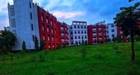 বেরোবিতে জালানি সাশ্রয়ে সন্ধ্যার পর বইমেলা বন্ধ থাকলেও দিনদুপুরে জ্বলছে বাতি বেরোবি