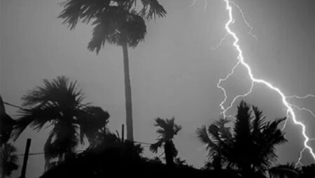 ৭ জেলায় বজ্রাঘাতে প্রাণ গেল ১৩ জনের বজ্রাঘাত