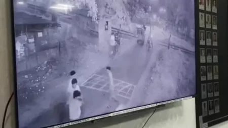 রাবিতে প্রকাশ্যে ধূমপান করতে নিষেধ করায় সিনিয়রের ওপর হামলা Dhumpan