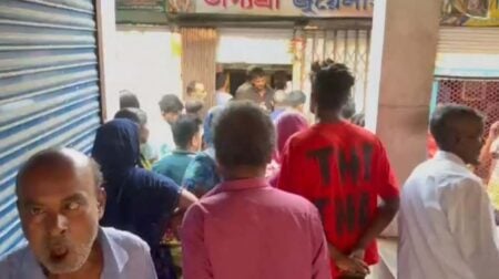 একরাতে ছয় স্বর্ণের দোকানে ডাকাতি, সিন্দুকগুলো ট্রাকে করে নিয়ে গেছে Gold