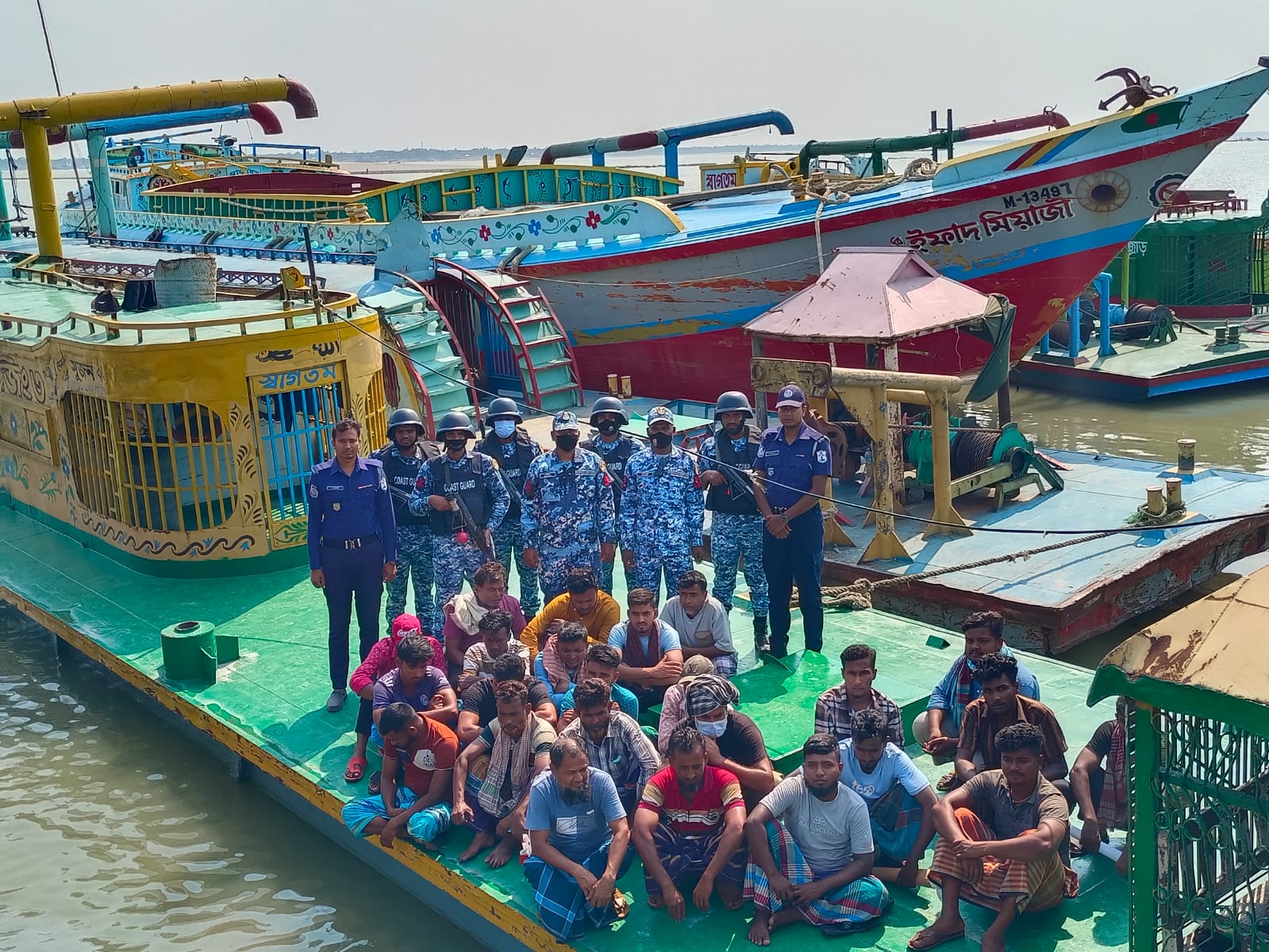 যমুনায় অবৈধভাবে বালু উত্তোলন: ৬ কোটি টাকার মালামাল জব্দ